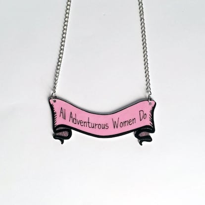 La frase que Shoshanna dijo a Hannah sobre las mujeres y el virus del papiloma en Girls ya se puede comprar en forma de collar en Etsy (cuesta 10 euros).