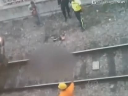 Imagem antes do trem avançar sobre o corpo da vítima.