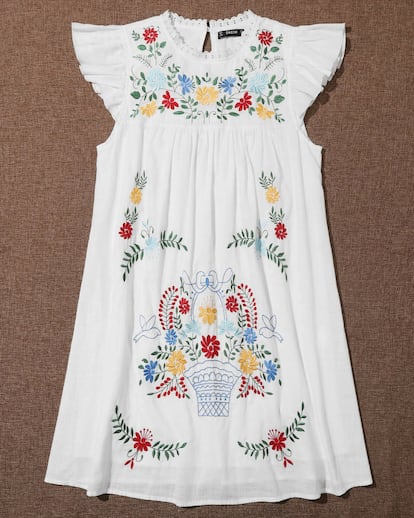 Shein.

Esta versión 'millennial' de la tradicional prenda de la península de Yucatán promete ser el vestido del verano con un amplio vuelo sobre la rodilla y mangas fruncidas que aligeran la silueta.

 