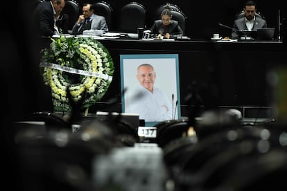 Una fotografía de Aguas Atlahua durante un homenaje en la Cámara de Diputados, el 10 de diciembre en Ciudad de México. 