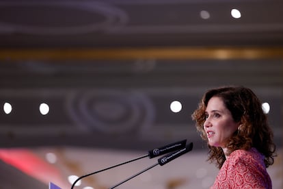 La presidenta de la Comunidad de Madrid, Isabel Díaz Ayuso, durante su participación en un desayuno informativo del Fórum Europa, este lunes en Madrid.