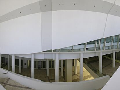 Interior del edificio de la Biblioteca y del Archivo de la Ciudad de la Cultura de Santiago de Compostela.