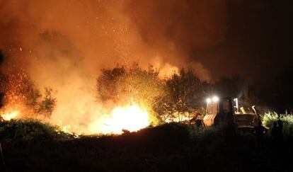 Un incendio el domingo en Ourense apaciguado el lunes.