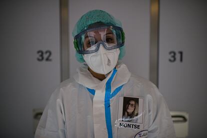 A health worker on Monday in the ICU department of the San Juan de Dios Hospital, in Pamplona.