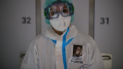 Una profesional sanitaria del hospital San Juan de Dios de Pamplona, este lunes.