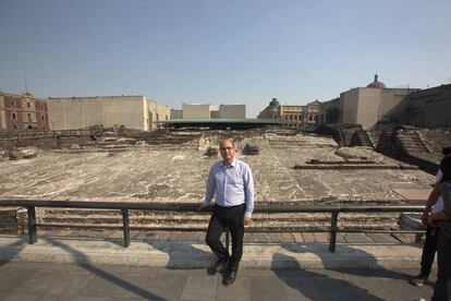 El arque&oacute;logo Leonardo L&oacute;pez Luj&aacute;n (M&eacute;xico, 1964), en el Templo Mayor.