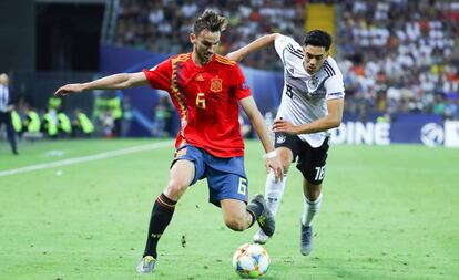 Fabián, en la final del Europeo sub-21 ante el alemán Amiri.