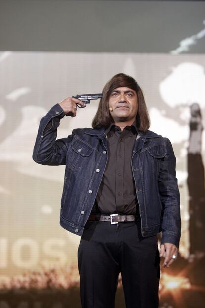 El humorista y presentador de la gala de 2008, José Corbacho, disfrazado de Javier Bardem en la película 'No es país para viejos'.