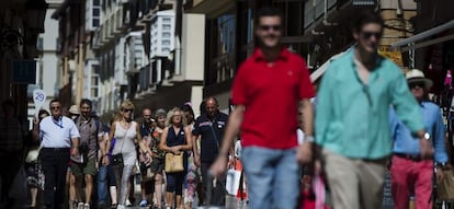 Turistas paseando por el centro de M&aacute;laga.