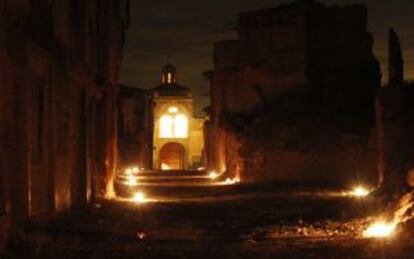 Aspecto del pueblo viejo de Belchite, en Zaragoza, durante una de las rutas nocturnas guiadas.
