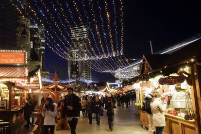 Vista del mercado de navidad de Breitscheidplatz en Berlín, la víspera del aniversario del atentado en el que murieron 12 personas.