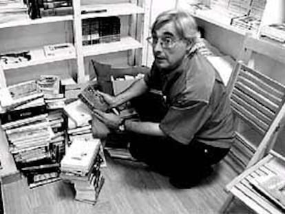 Ignacio Latierro, ayer ante la nueve sede de Lagun.
