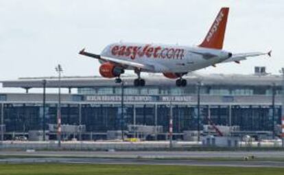 Imagen de archivo de un avión de EasyJet. EFE/Archivo