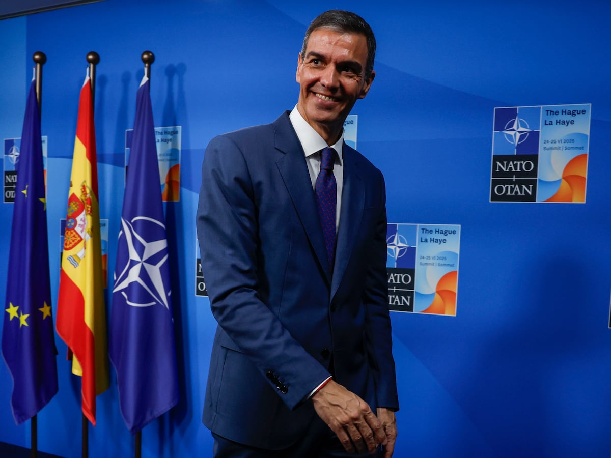 Sánchez intenta recoser la mayoría tras su choque con...