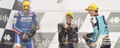 Masbou, en el centro, celebra su victoria en Moto3.