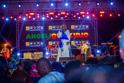 Angélique Kidjo, Anoumabo Şehir Müzik Festivali'nin (FEMUA) 17. edisyonunda.
