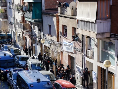 Desahucio de un bloque en Badalona (Barcelona), el día 15.