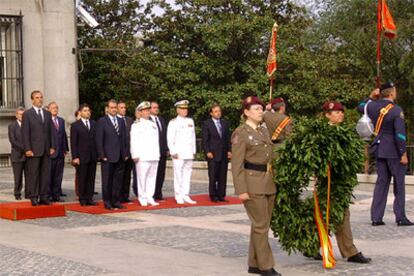 El ministro de Defensa, José Antonio Alonso, durante el homenaje a los 17 militares muertos hace un año en un accidente de helicótpero en Afganistán.