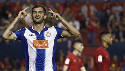 Baptistão comemora seu gol no Osasuna.