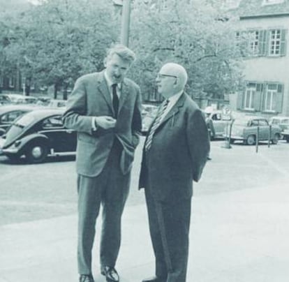 Jürgen Habermas y Theodor W. Adorno en el congreso de sociología en Heidelberg, en abril de 1964.