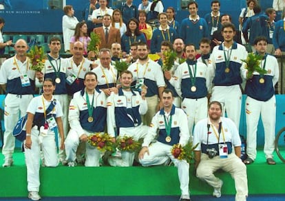 Selecci&oacute;n paral&iacute;mpica de baloncesto con el oro en Sidney 2000. 