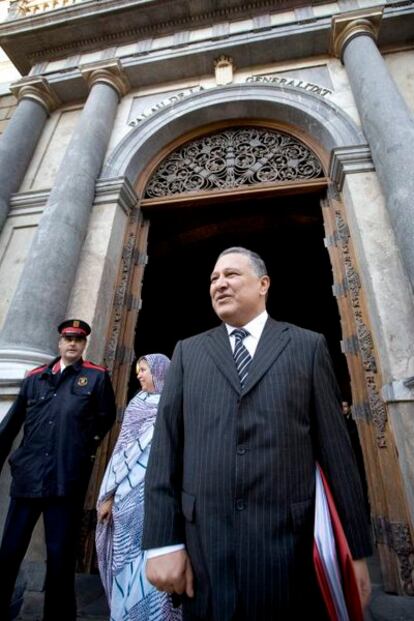 El Presidente de la Cámara de Representantes de Marruecos, Mustafá Mansouri, saliendo del Palau de la Generalitat.
