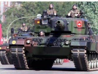 Un tanque Leopard durante el Desfile de las Fuerzas Armadas.