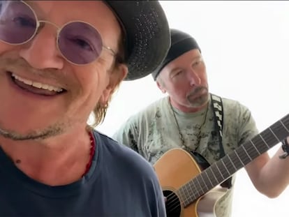 Bono y The Edge, en un momento del vídeo donde interpretan 'Stairway to Heaven'.