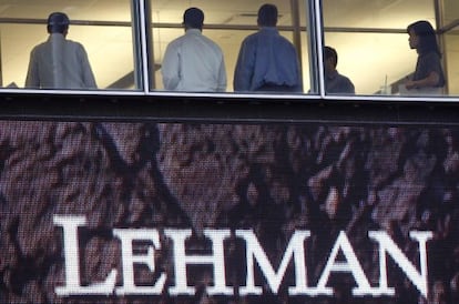 Trabajadores de Lehman Brothers el d&iacute;a de su quiebra