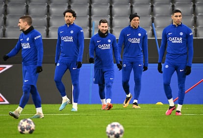 De izquierda a derecha, Verratti, Marquinhos, Messi, Mbappé y Hakimi, ayer en Múnich.