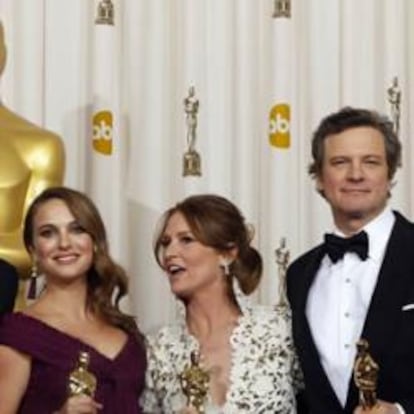 Christian Bale, Natalie Portman, Melissa Leo y Colin Friths posan con sus estatuillas