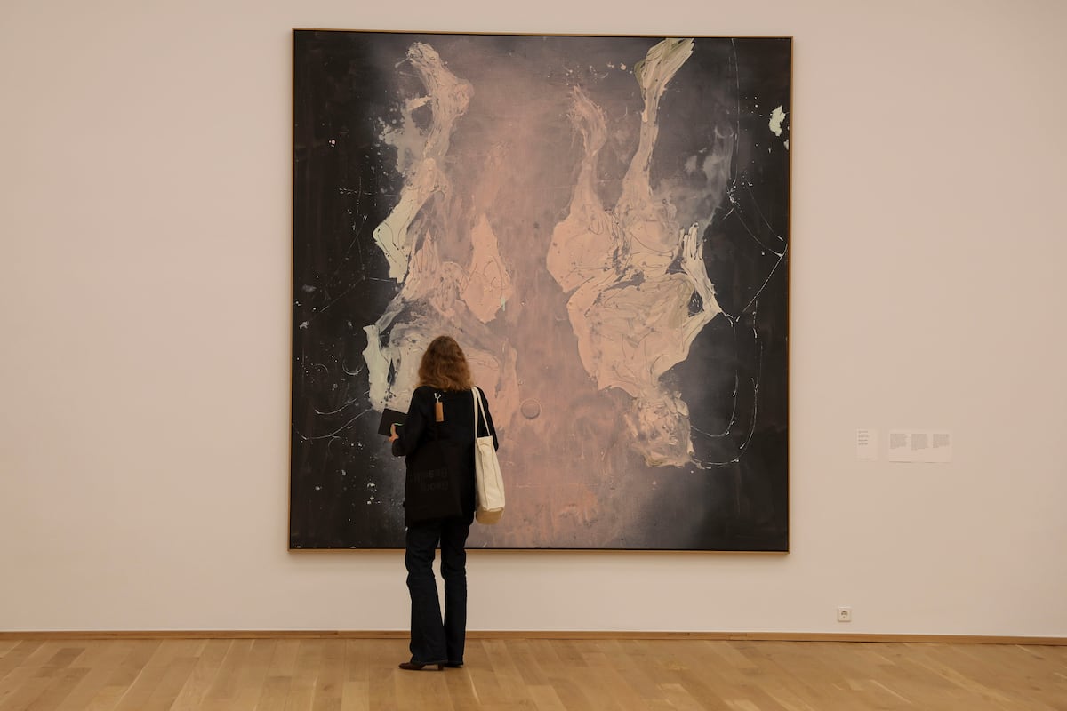 El Museo de Bellas Artes de Bilbao reabre su edificio de 1970 con el pintor Baselitz y la primera vista conocida de Bilbao