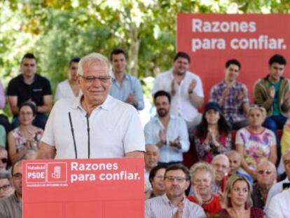 El ministro se pronuncia sobre la polémica de la tesis del presidente del Gobierno y, sin mencionarlos, acusa a quienes la instigan de valerse de  desinformación  y del  todo vale 