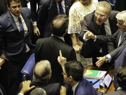 Senadores discutem durante sessão para eleição do presidente da Casa.