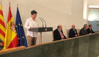 La delegada del Gobierno en Catalunya, Teresa Cunillera, junto a los cuatro subdelegados en el 41 aniversario de la Constitución.