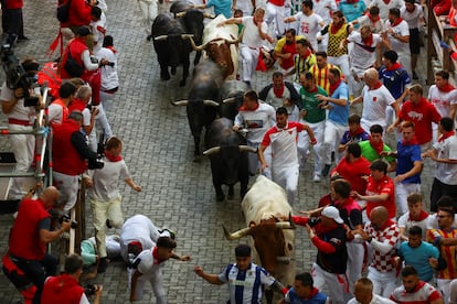 La manada de la ganadería Miura, durante el recorrido este lunes.