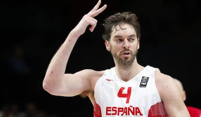 Gasol celebra un triple contra Polonia.