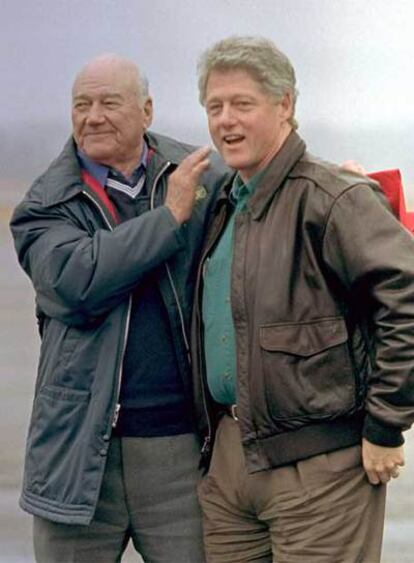 Kelley y Clinton, en una foto de archivo tomada en febrero de 1994