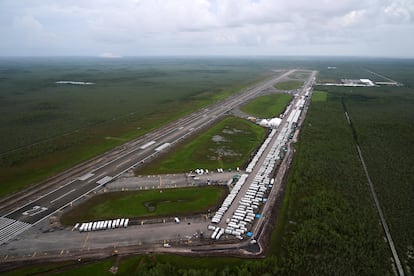 Obras del centro de detención de migrantes 'Alligator Alcatraz', en Florida, el 4 de julio de 2025.