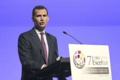 El príncipe Felipe durante su intervención en la clausura del VII Foro de Liderazgo Turístico de Exceltur, esta tarde en el recinto ferial de Ifema en Madrid.