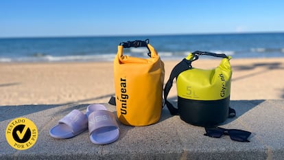 Artículo de EL PAÍS Escaparate sobre una comparativa de bolsas impermeables para ropa mojada.