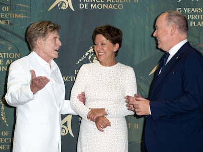 Robert Redford, Sibylle Szaggars y Alberto de Mónaco en la gala anual de la fundación del príncipe en 2021.
