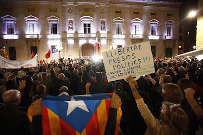 Protesta a Tarragona després de l'empresonament de Junqueras i set exconsellers més.