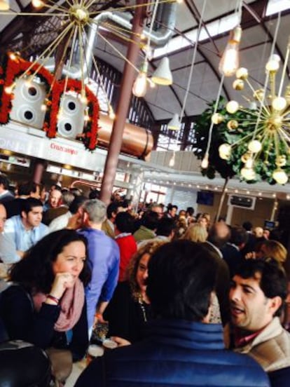 Ambiente de la Lonja del Mercado, nuevo templo 'foodie' en Sevilla.