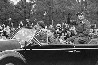 El príncipe Olav de Noruega regresa a Oslo en mayo de 1945, tras el exilio durante la ocupación alemana.