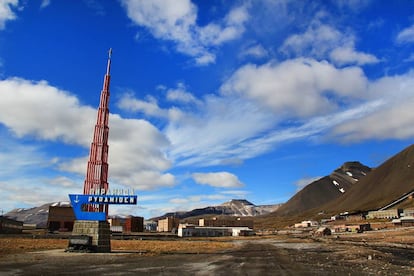 Pyramiden, un antiguo asentamiento minero soviético convertido en pueblo fantasma.