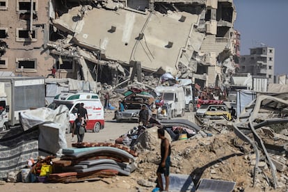 Ruinas de un edificio alcanzado por las bombas israelíes en el barrio Tel al-Hawa de Ciudad de Gaza, el martes.
