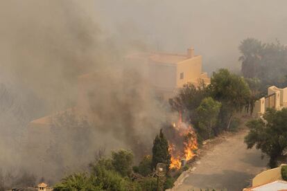 Incendio en un de las urbanizaciones cercanas a Benitatxell.