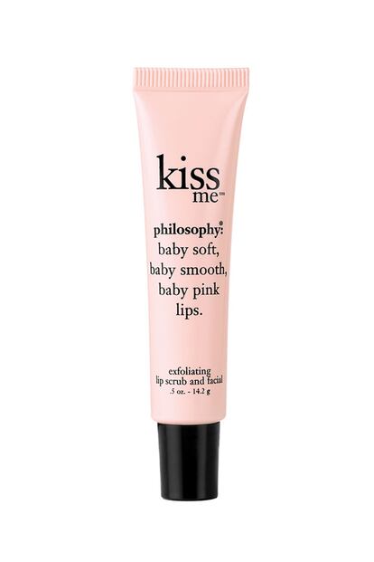 Kiss me de Phylosophy (12,44 euros) aúna dos exfoliantes en uno. Además de los labios, la fórmula a base de aceites y mantequilla permite también masajear determinas partes de la cara. Claves: gránulos de azúcar más pequeños y el punto refrescante de la hierbabuena.