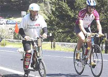 Jesús Martín y Pedro Delgado, subiendo el puerto de Navacerrada.